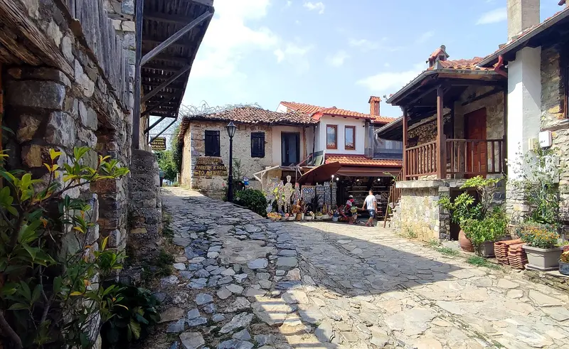 A stone lane in Old Panteleimonas